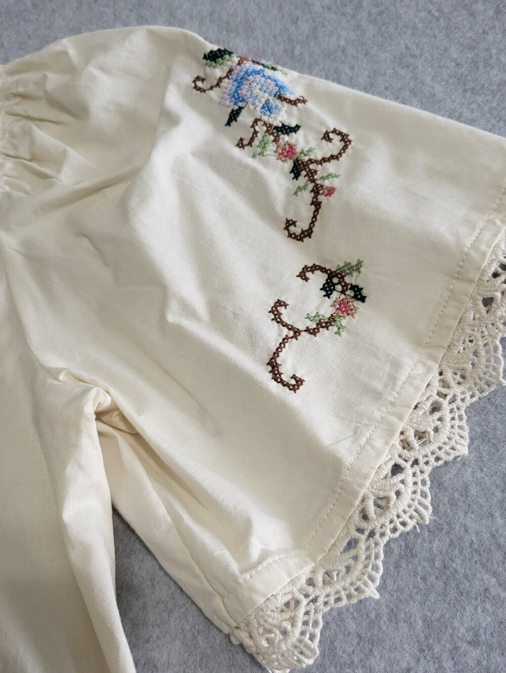 Jennifer & Grace Top Sz M Cream Cross Stitch Embroidery Lace Trim Tie Front Boho - Picture 4 of 16